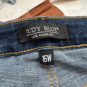 Judy Blue Classic Blue Denim Jeans with Contrast Stitching